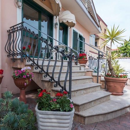 Hotel La Villetta Фьюмичино Экстерьер фото