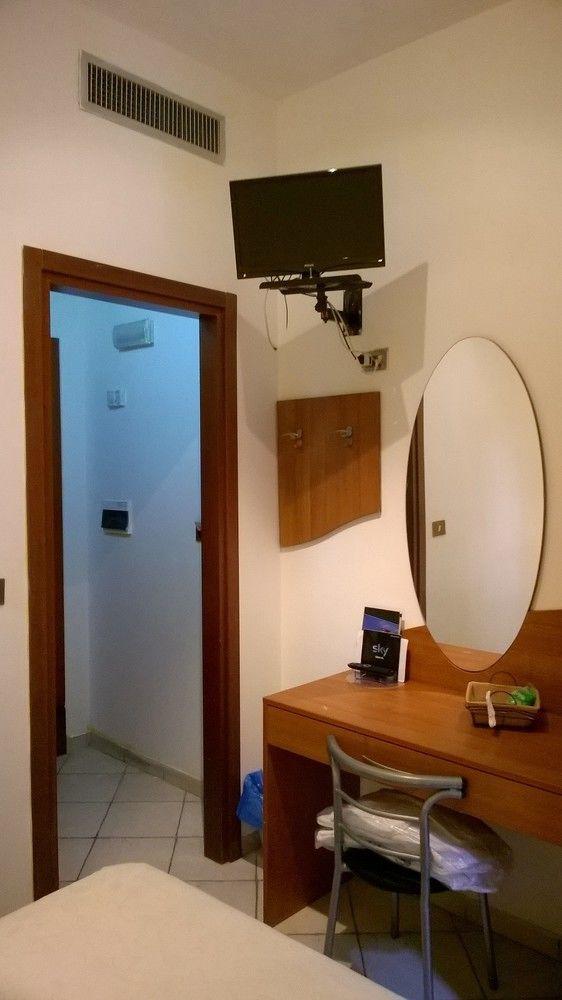 Hotel La Villetta Фьюмичино Экстерьер фото