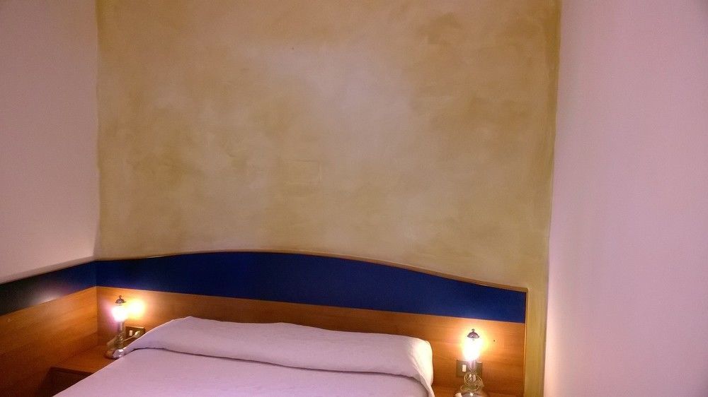 Hotel La Villetta Фьюмичино Экстерьер фото