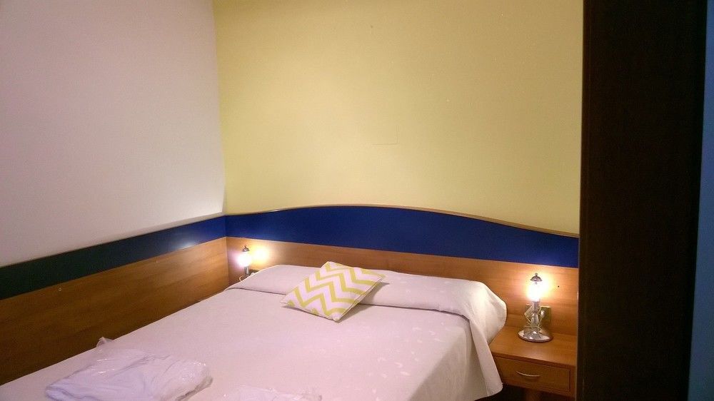 Hotel La Villetta Фьюмичино Экстерьер фото