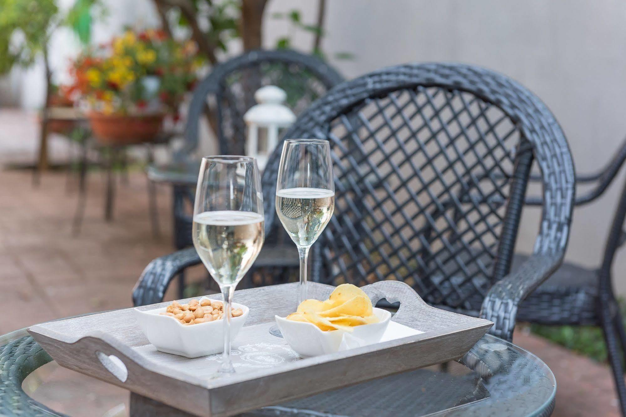 Hotel La Villetta Фьюмичино Экстерьер фото