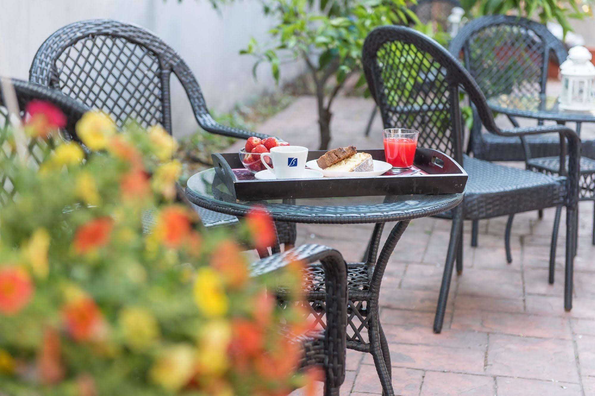 Hotel La Villetta Фьюмичино Экстерьер фото