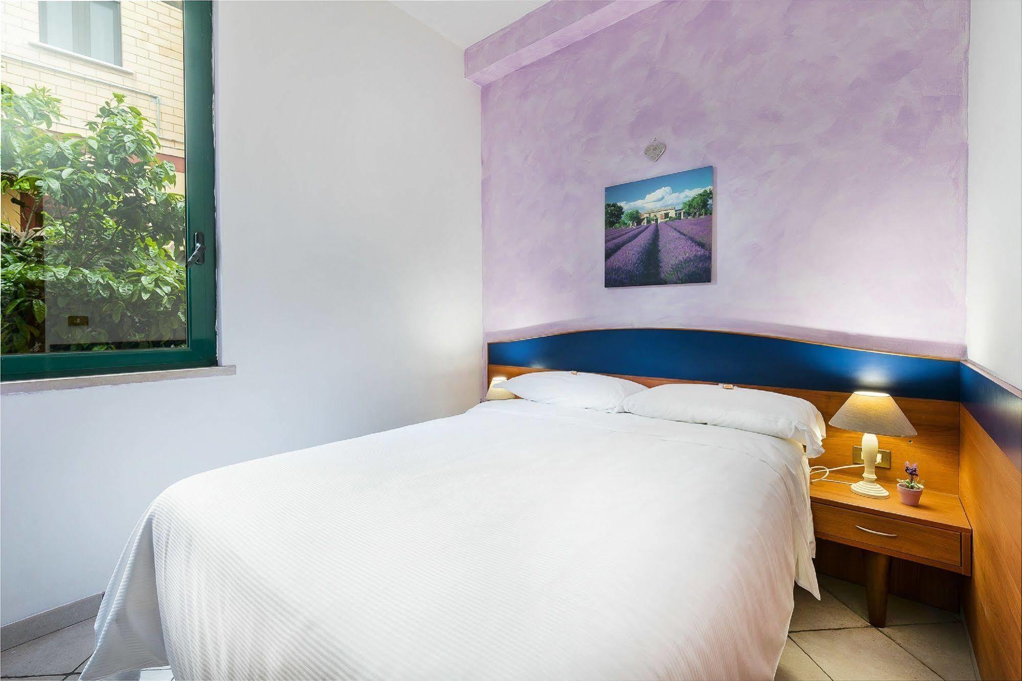 Hotel La Villetta Фьюмичино Экстерьер фото