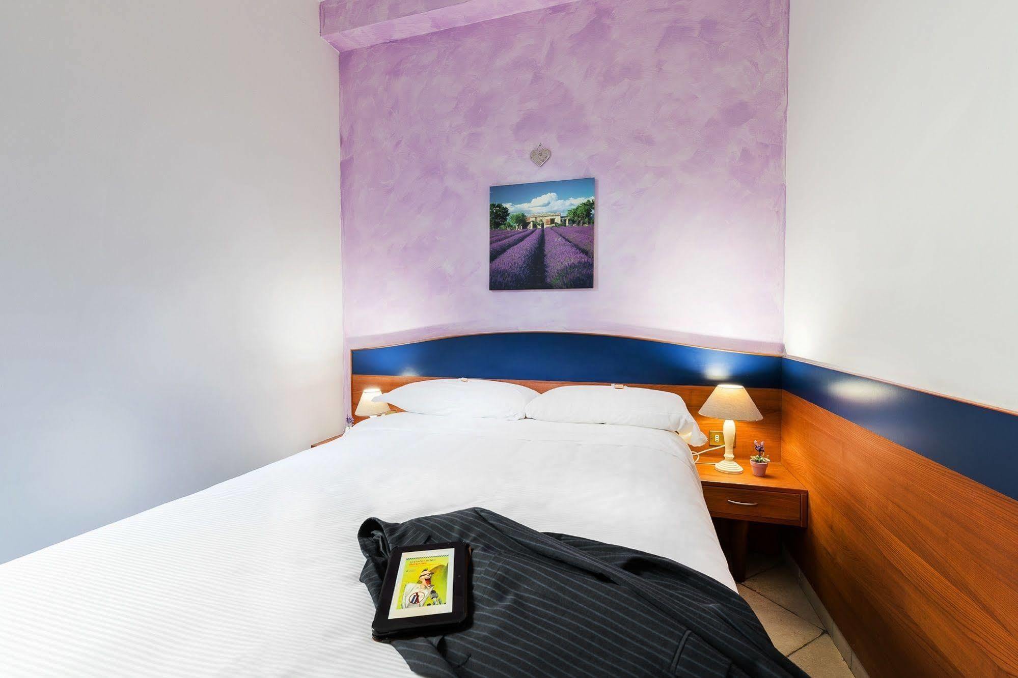 Hotel La Villetta Фьюмичино Экстерьер фото