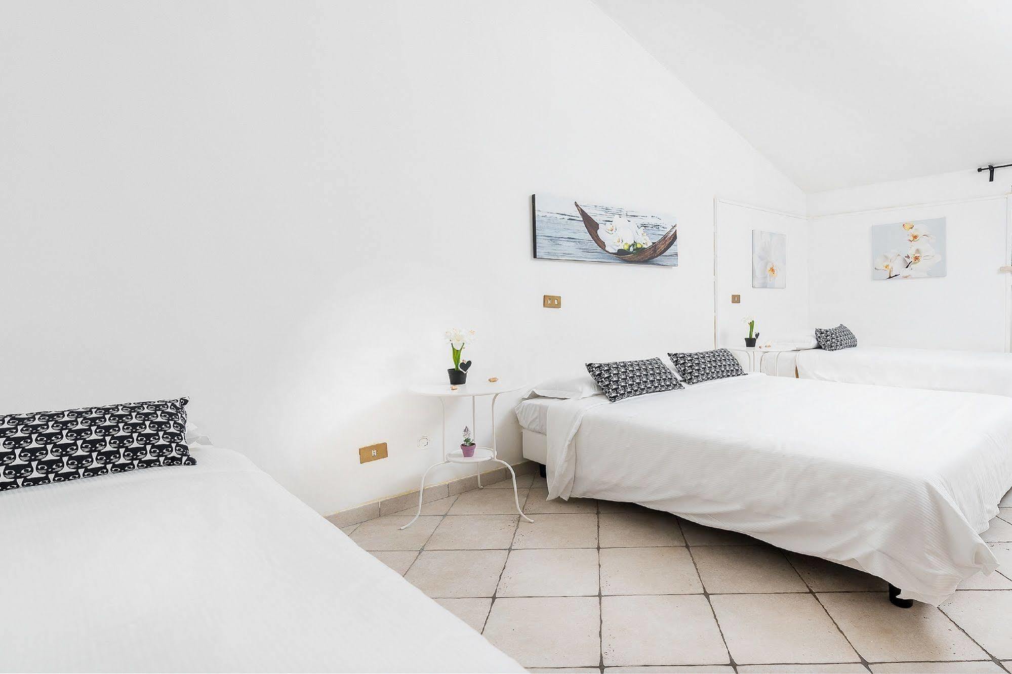 Hotel La Villetta Фьюмичино Экстерьер фото