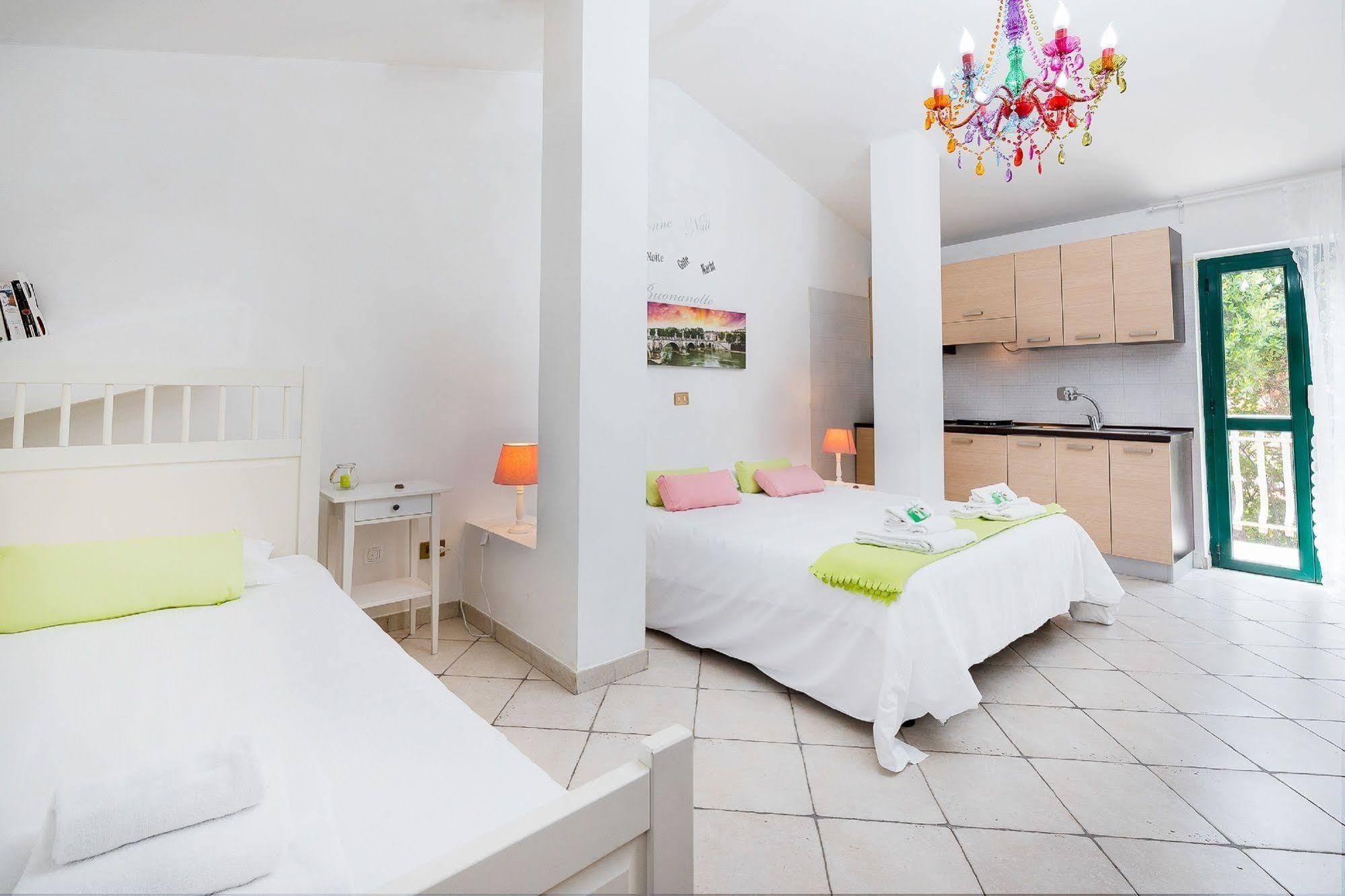 Hotel La Villetta Фьюмичино Экстерьер фото