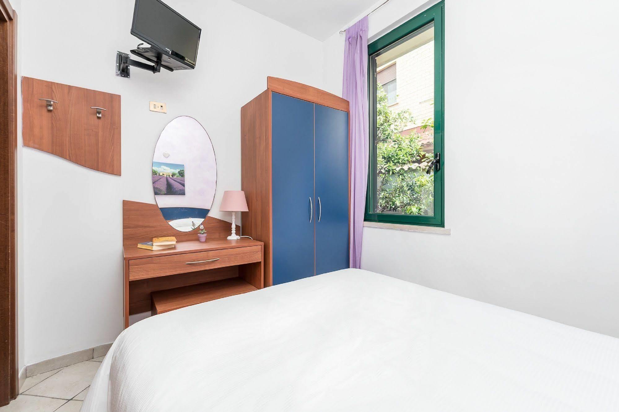 Hotel La Villetta Фьюмичино Экстерьер фото