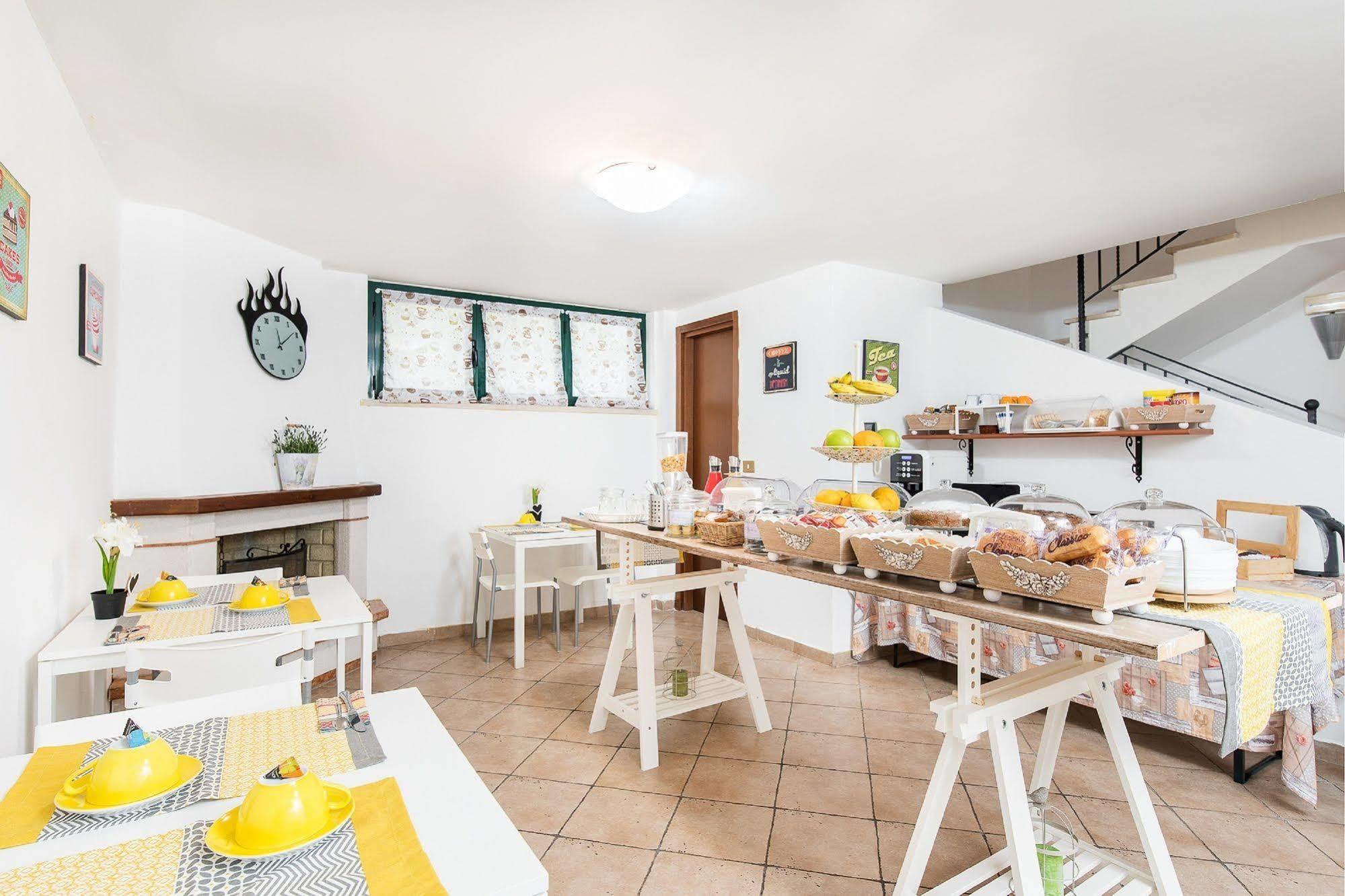 Hotel La Villetta Фьюмичино Экстерьер фото