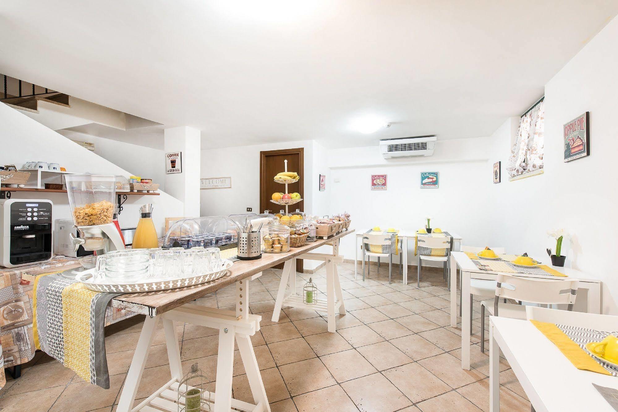 Hotel La Villetta Фьюмичино Экстерьер фото
