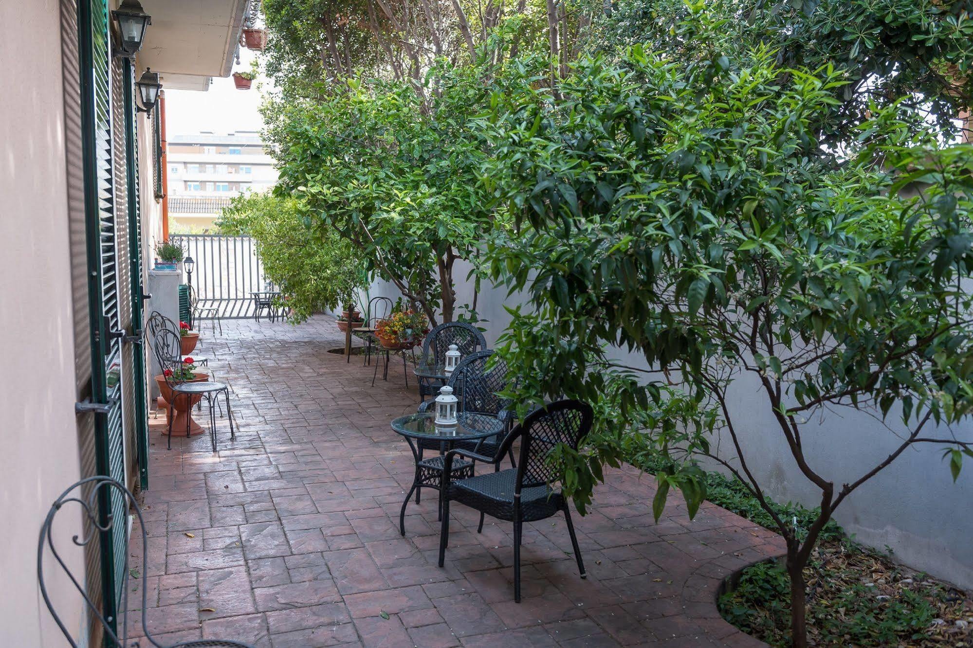 Hotel La Villetta Фьюмичино Экстерьер фото